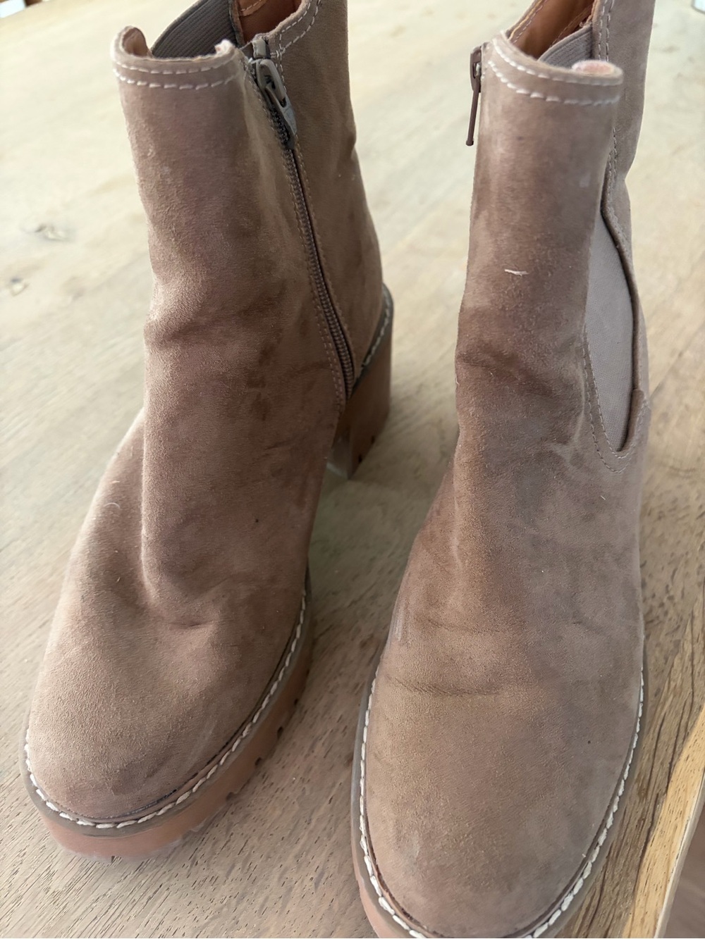 Universal Thread Sueded Chelsea Boot - Picture 2 of 3